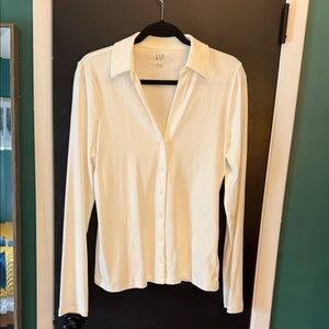 GAP Women's Off-White Long-Sleeve Button-Down Shirt